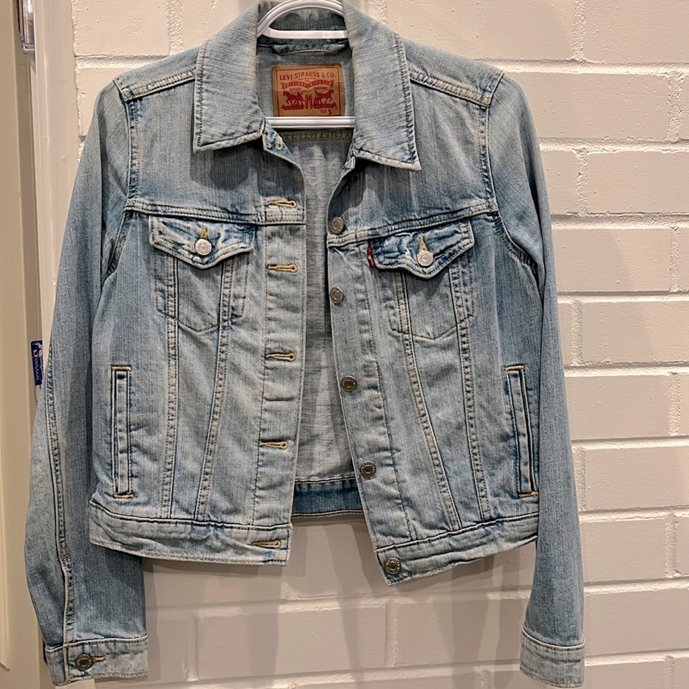 Levi’s classic denim/ jeans jacket